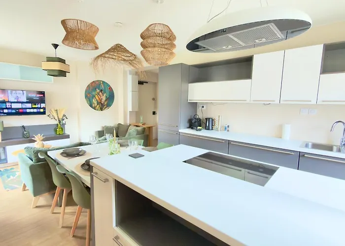 Abyssea - Chic Centre-ville & Netflix Apartment *